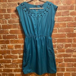 Banana Republic size 6 silky dress WITH POCKETS!